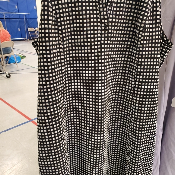 Nola Golf Dress - Picture 3 of 3